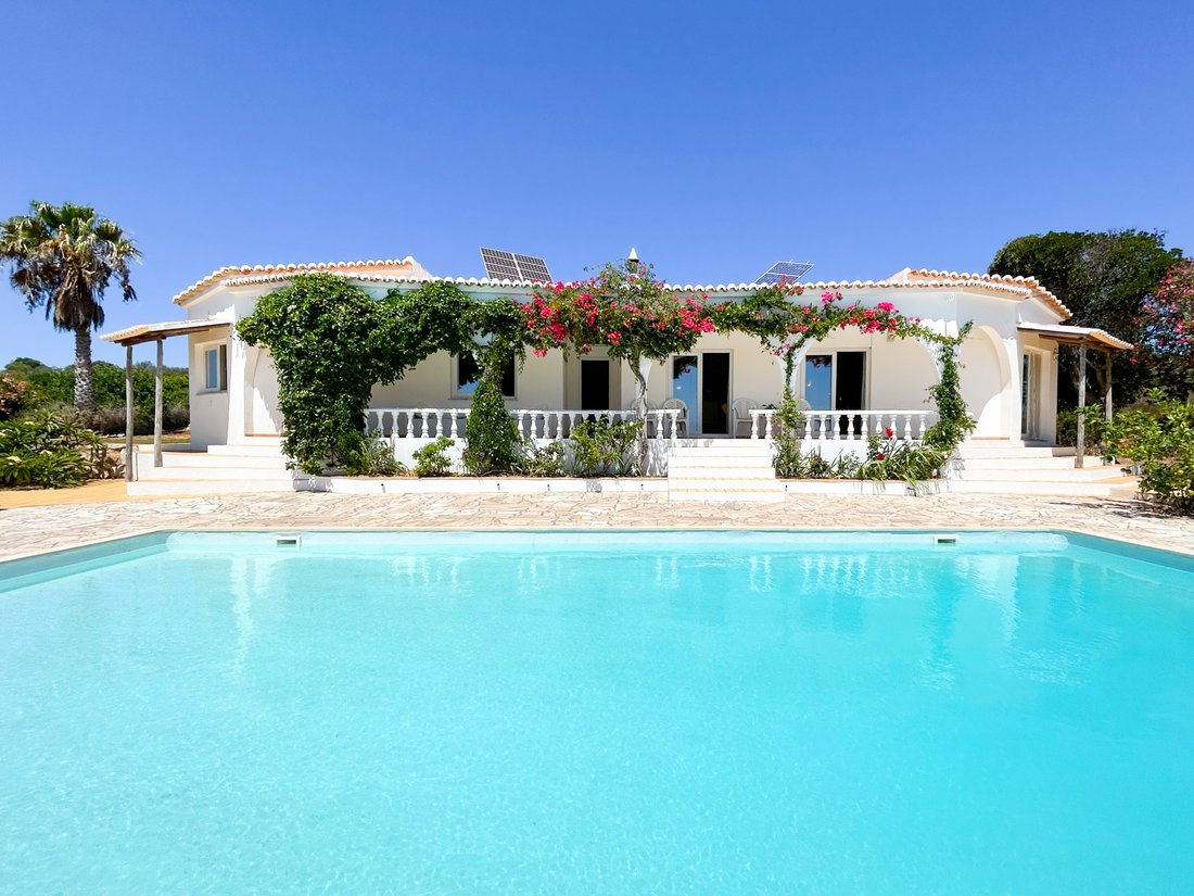 5 Bedroom Villa With A Large Plot In The Western In Burgau, Algarve