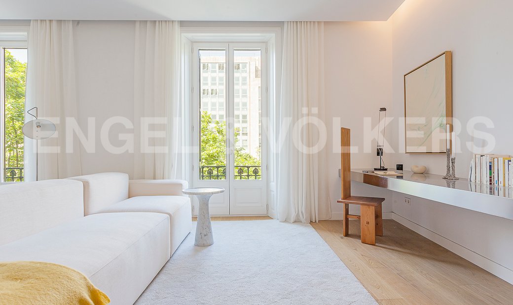 Flat In Renovated Building On Paseo De Gracia In Barcelona, Catalonia