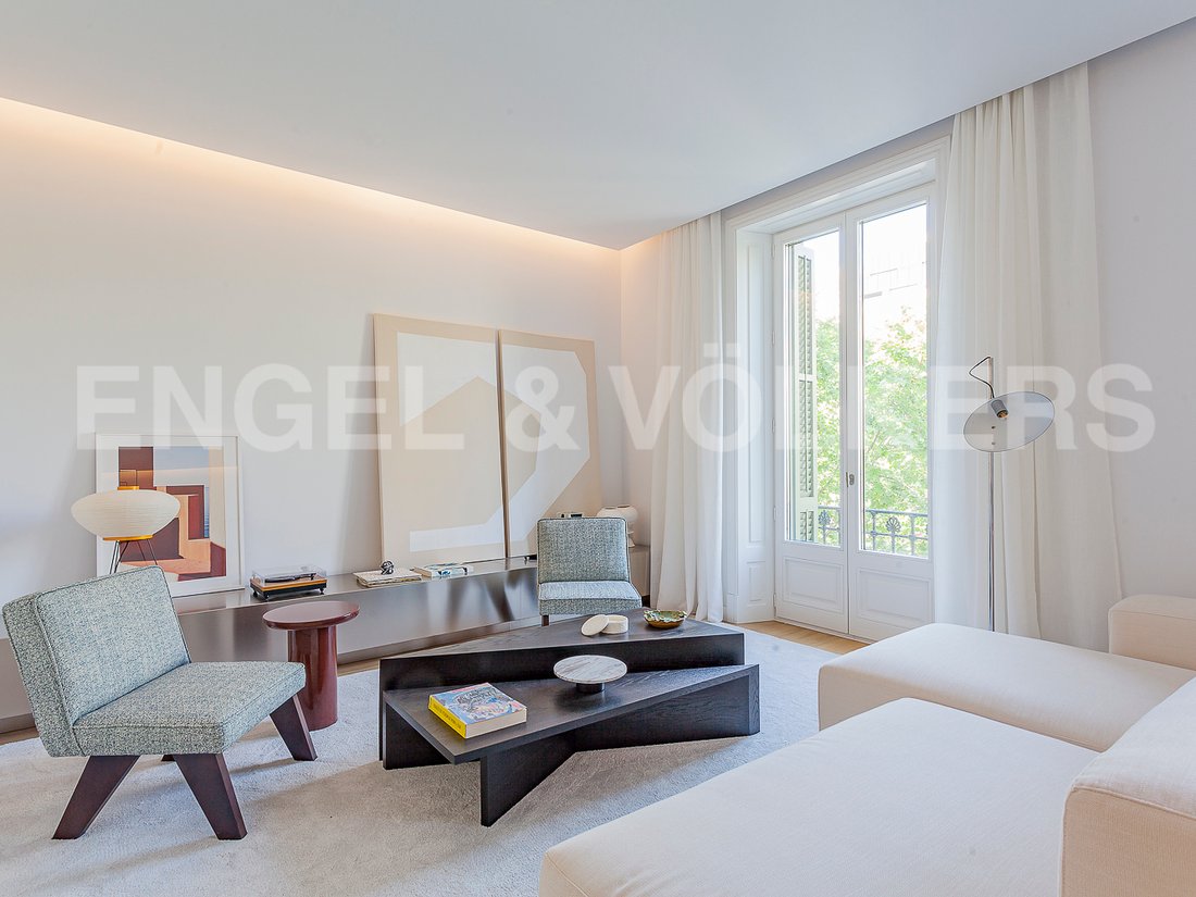 Flat In Renovated Building On Paseo De Gracia In Barcelona, Catalonia
