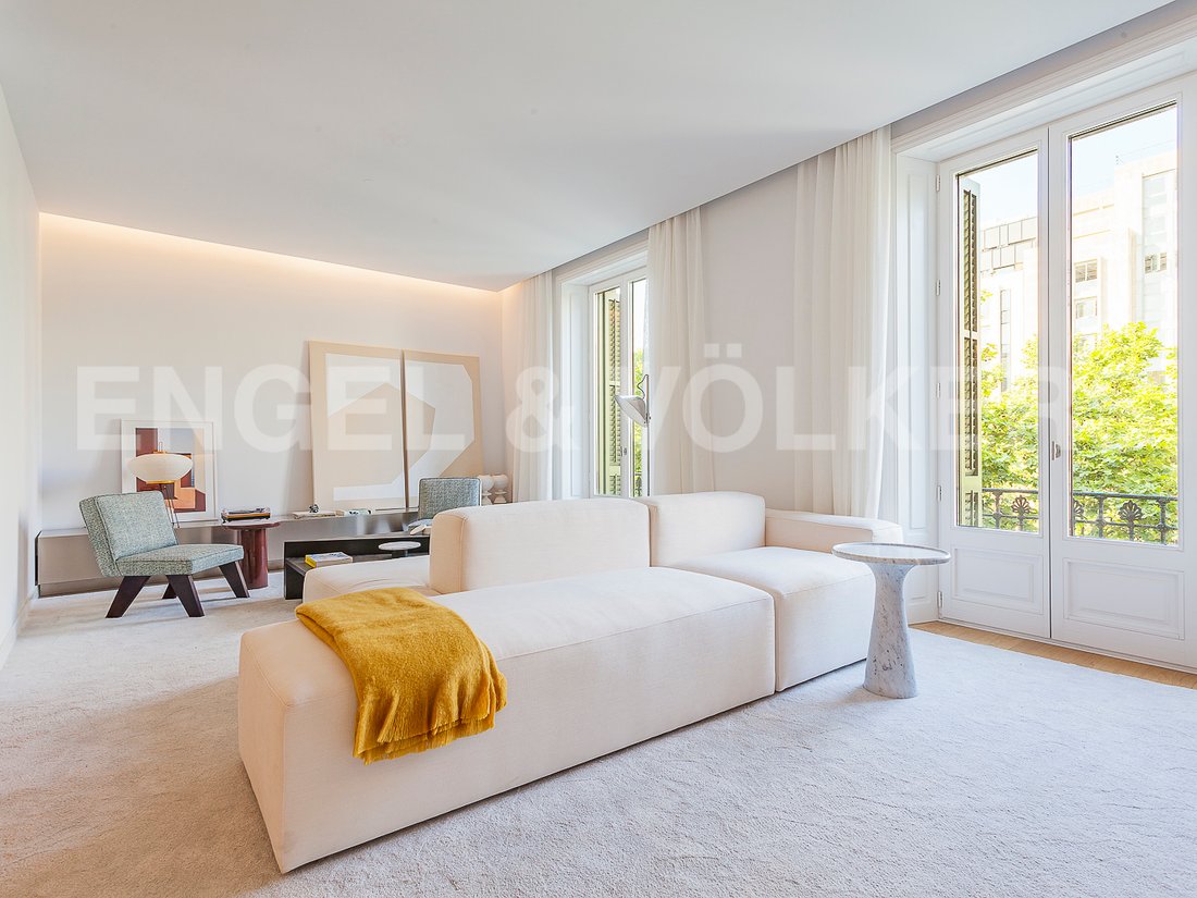 Flat In Renovated Building On Paseo De Gracia In Barcelona, Catalonia