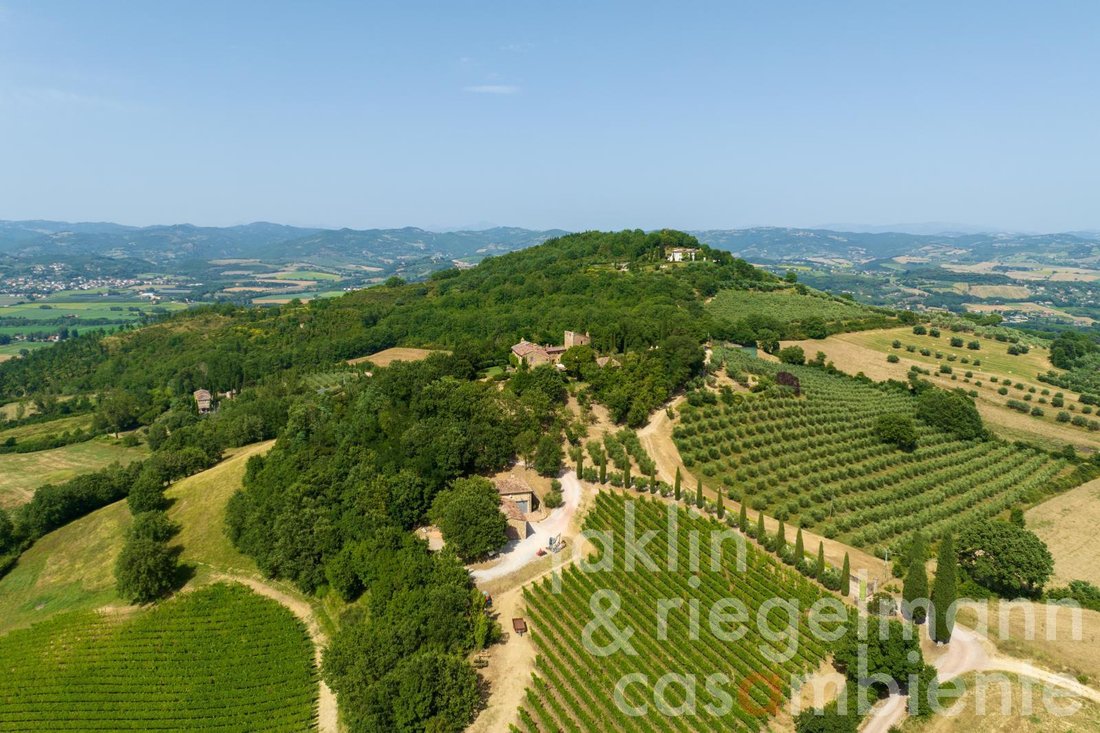 Estate in Historic Center, Perugia, Italy 3 - 13116693