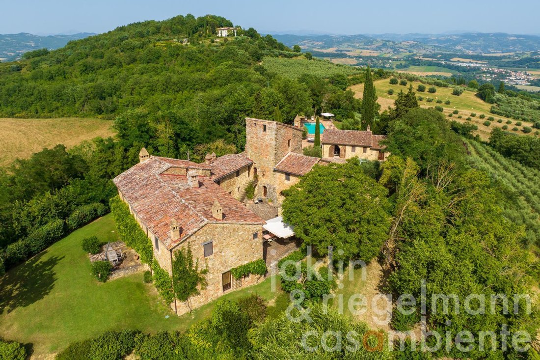 Estate in Historic Center, Perugia, Italy 1 - 13116693