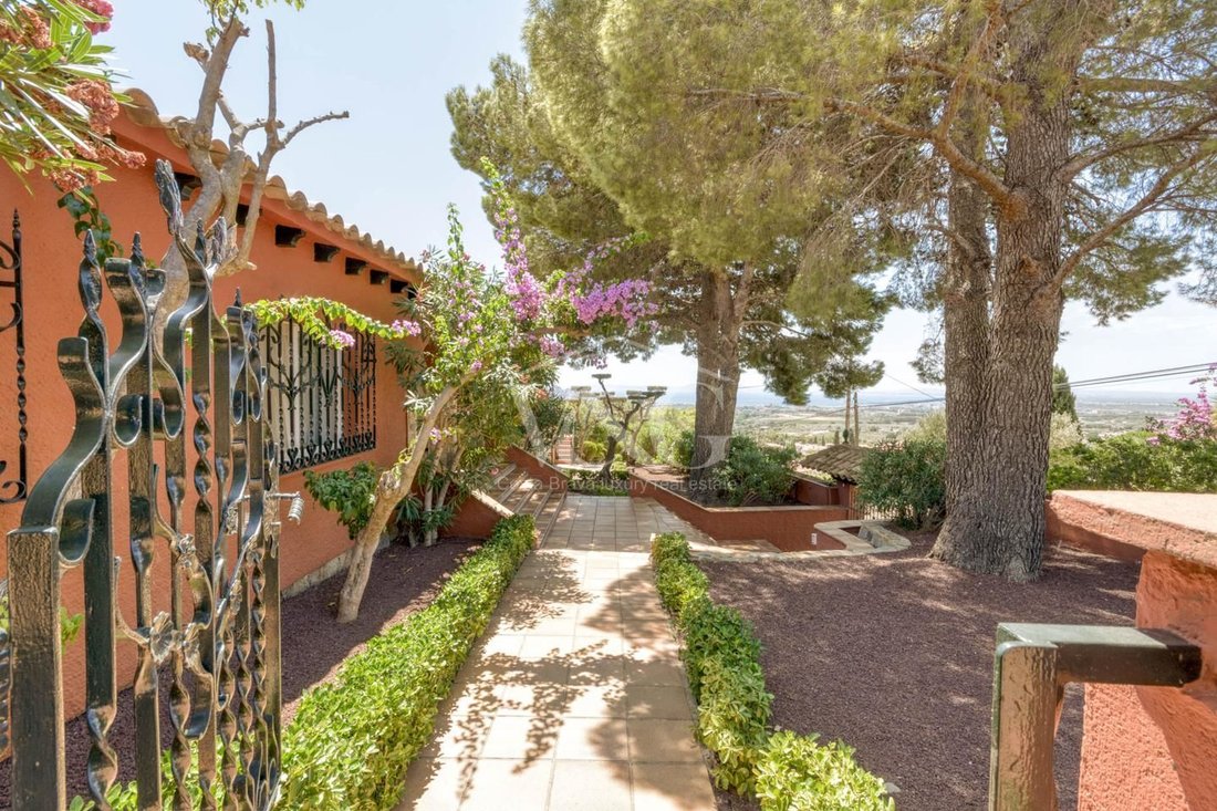 Roses Villa In Roses, Catalonia, Spain For Sale (13118848)