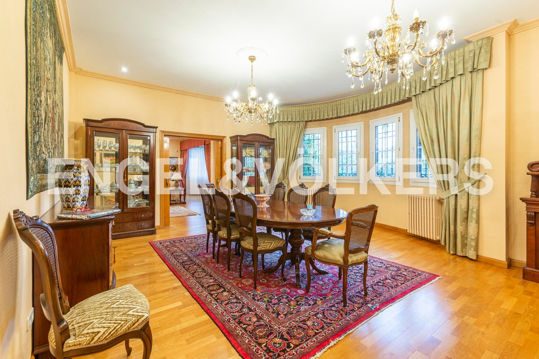 Bright And Elegant Manor In Las Rozas De Madrid, Community Of Madrid, Spain For Sale (13122535)