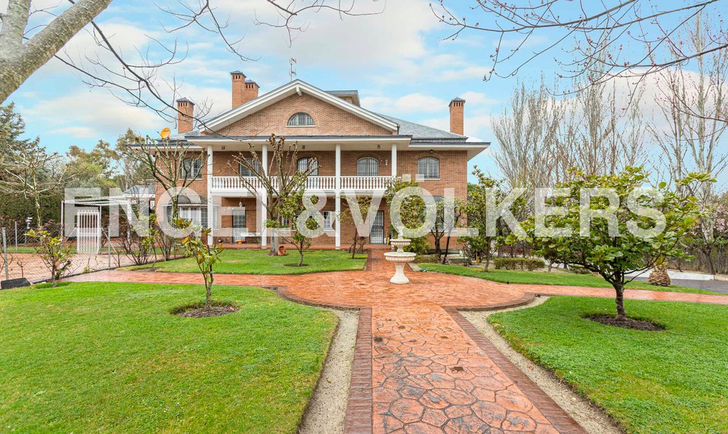Bright And Elegant Manor In Las Rozas De Madrid, Community Of Madrid, Spain For Sale (13122535)