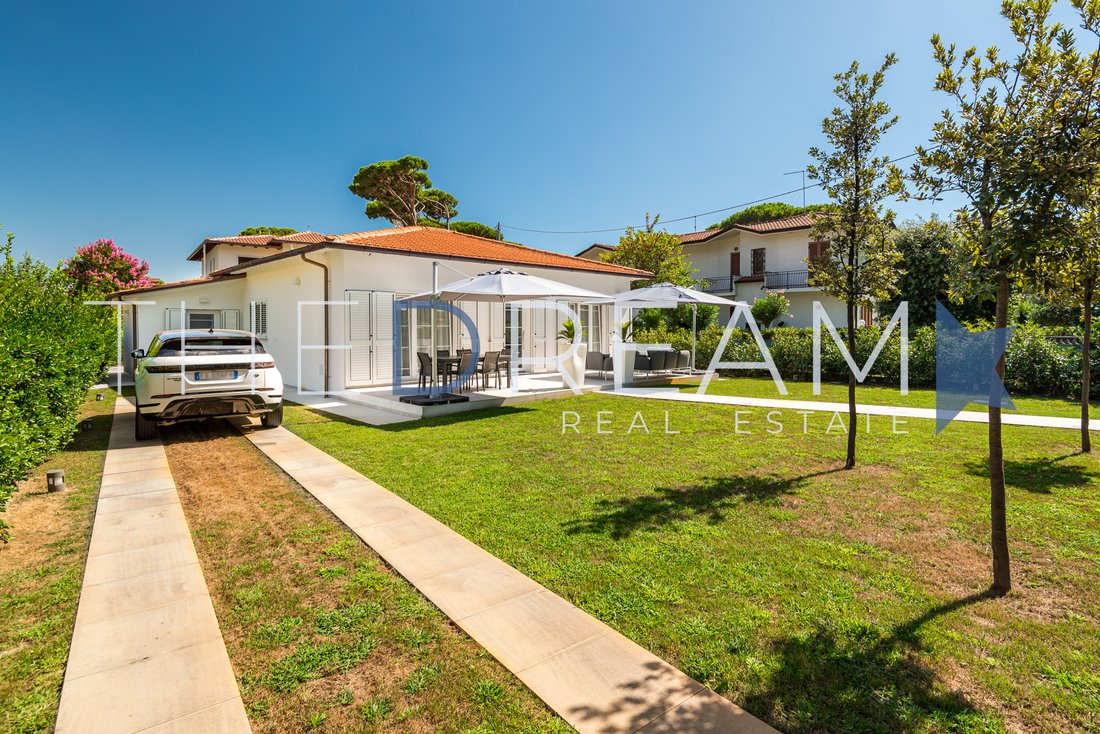 Newly Built Modern Villa In Forte Dei Marmi In Forte Dei Marmi, Tuscany
