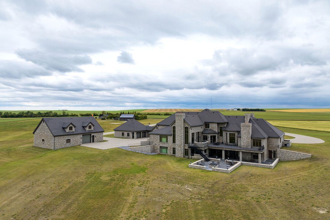 Expansive Knee Hill Estate In Carbon, Alberta, Canada For Sale (13124718)