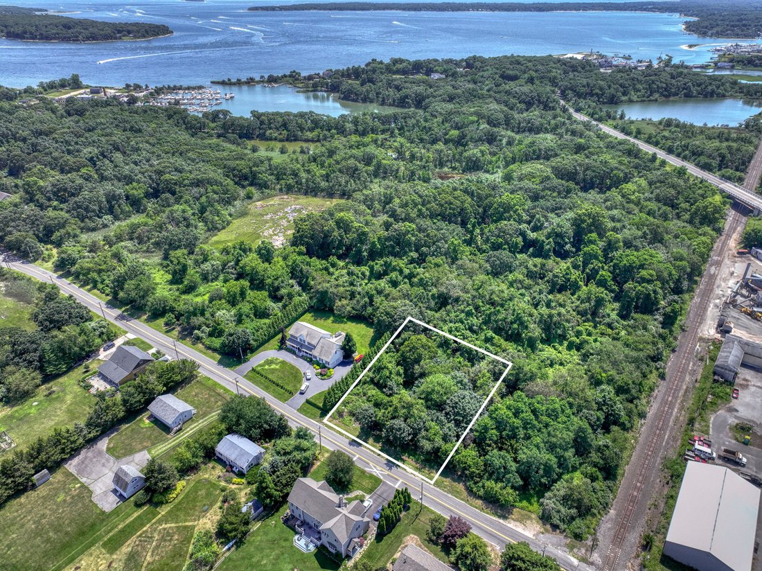 620 Kerwin Boulevard, Greenport, Ny In Greenport West, New York, United