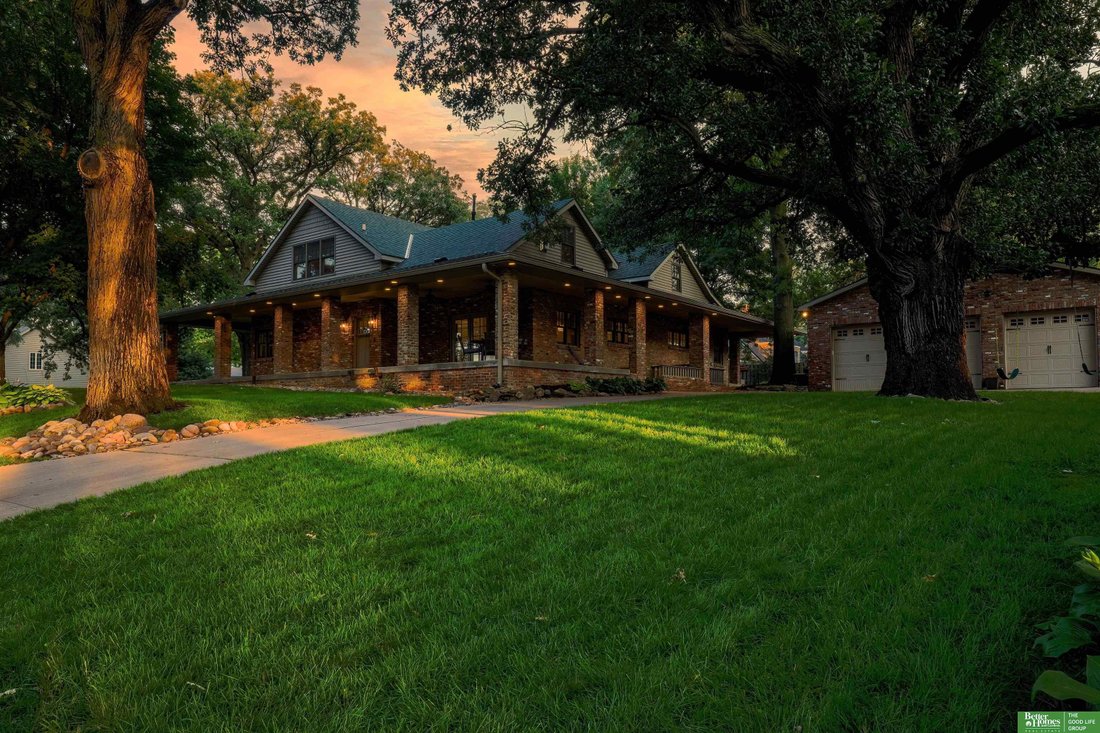 6 Bedrooms Single Family Detached In Omaha, Nebraska, United States For