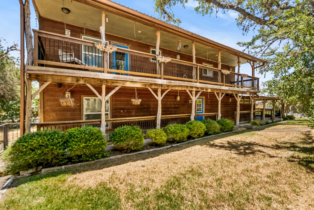 Waterfront On Lake Medina! In Pipe Creek, Texas, United States For Sale