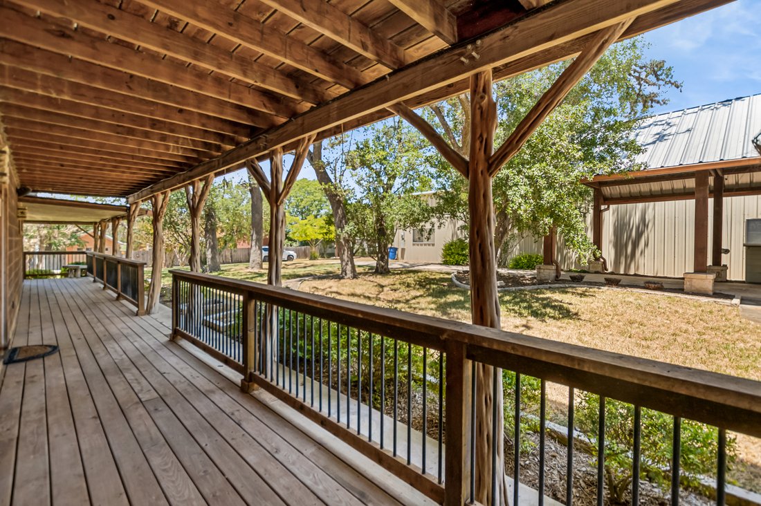 Waterfront On Lake Medina! In Pipe Creek, Texas, United States For Sale