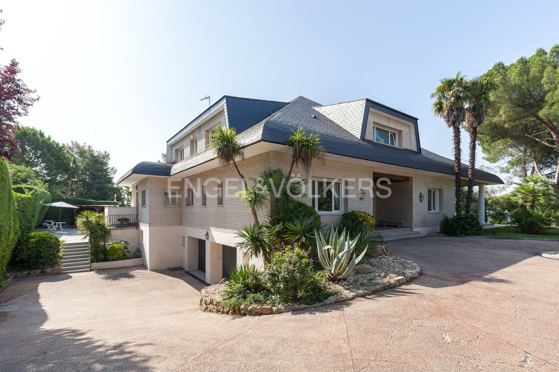 Elegant Detached House In Las In Boadilla Del Monte, Community Of