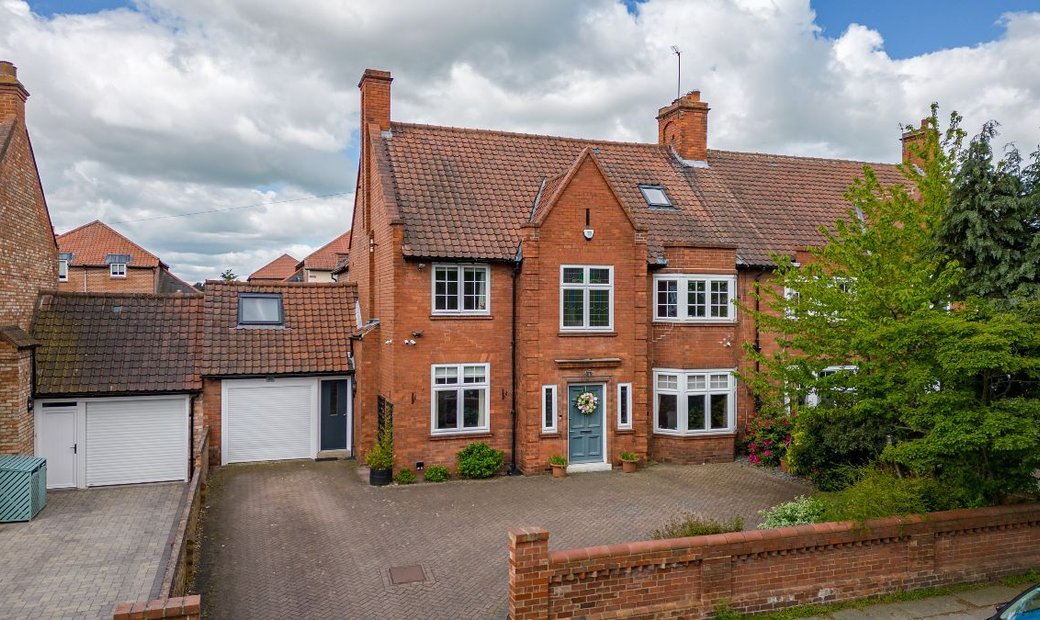 To Cleveland Avenue, This In Darlington, England, United