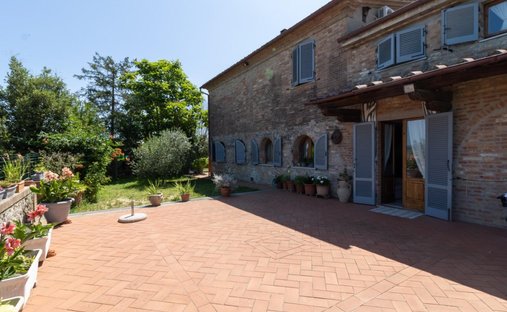 Villa in Monteroni d'Arbia, Tuscany, Italy 1