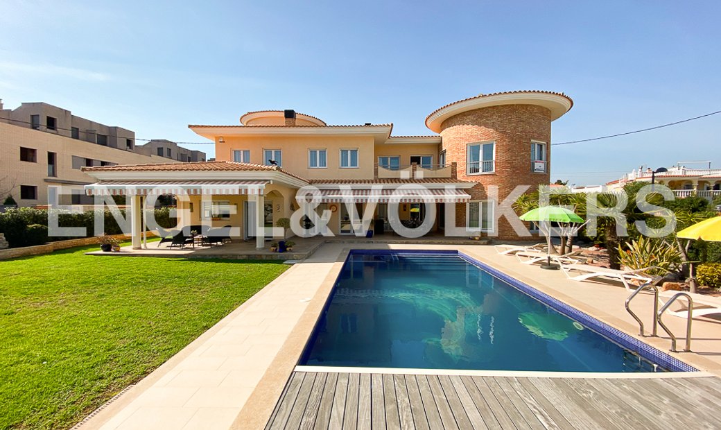 Exclusive Villa By The Sea In Vinaros In Vinaròs, Valencian Community