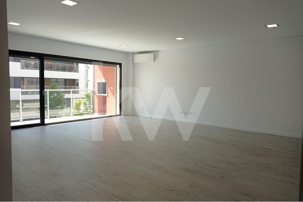 Fantastic Duplex T5 New In The Center Of Montijo In Montijo, Setubal