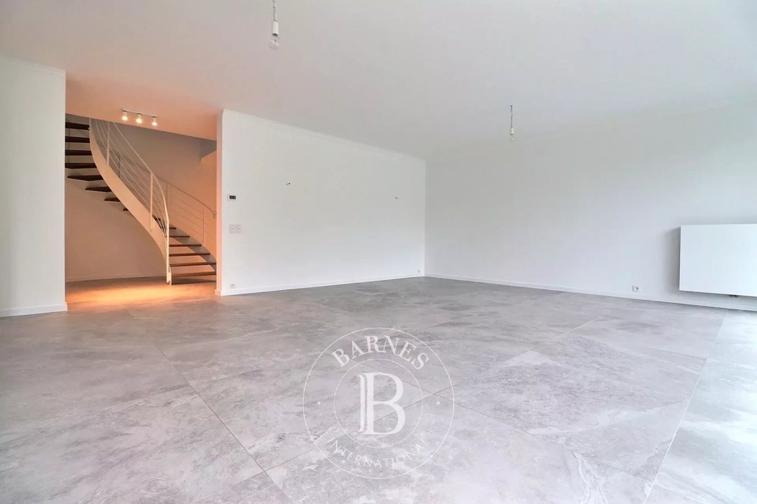Hamoir Renovated 5 Bedroom Duplex + Office + In Uccle, Brussels