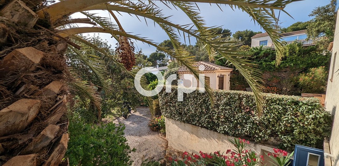 House in Six-Fours-les-Plages, Provence-Alpes-Côte d'Azur, France 2 - 12938897