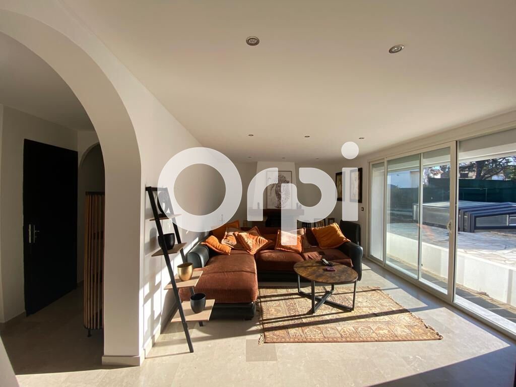 House in Six-Fours-les-Plages, Provence-Alpes-Côte d'Azur, France 2 - 12507845