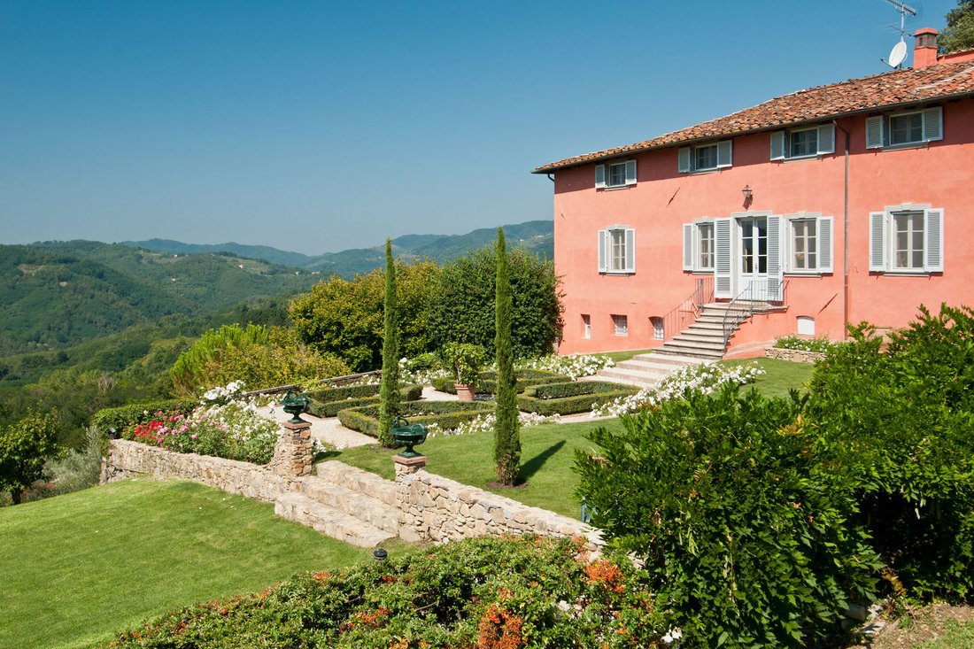 House in Historic Center, Lucca, Tuscany 2 - 13137336