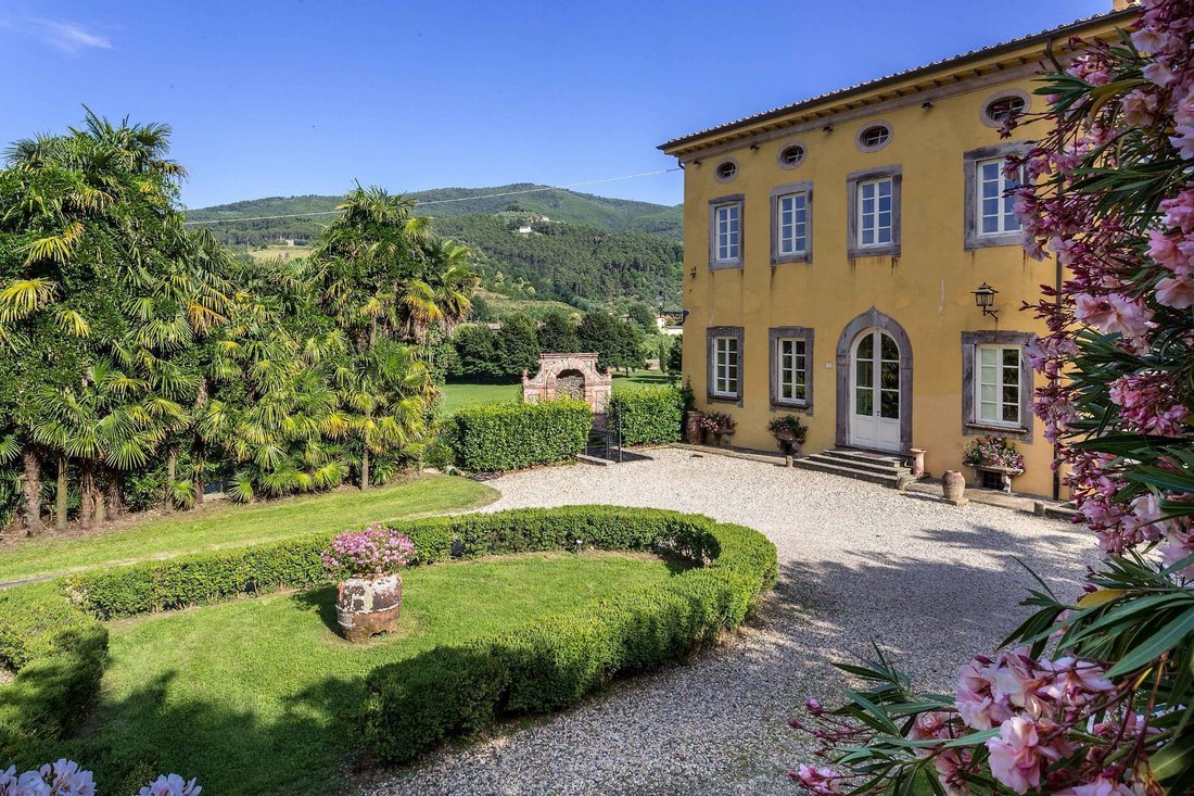 House in Historic Center, Lucca, Tuscany 3 - 13137164