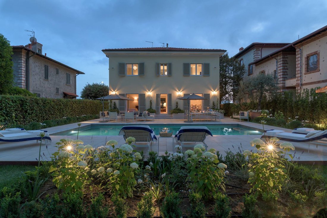 House in Center, Forte dei Marmi, Tuscany 1 - 13137465