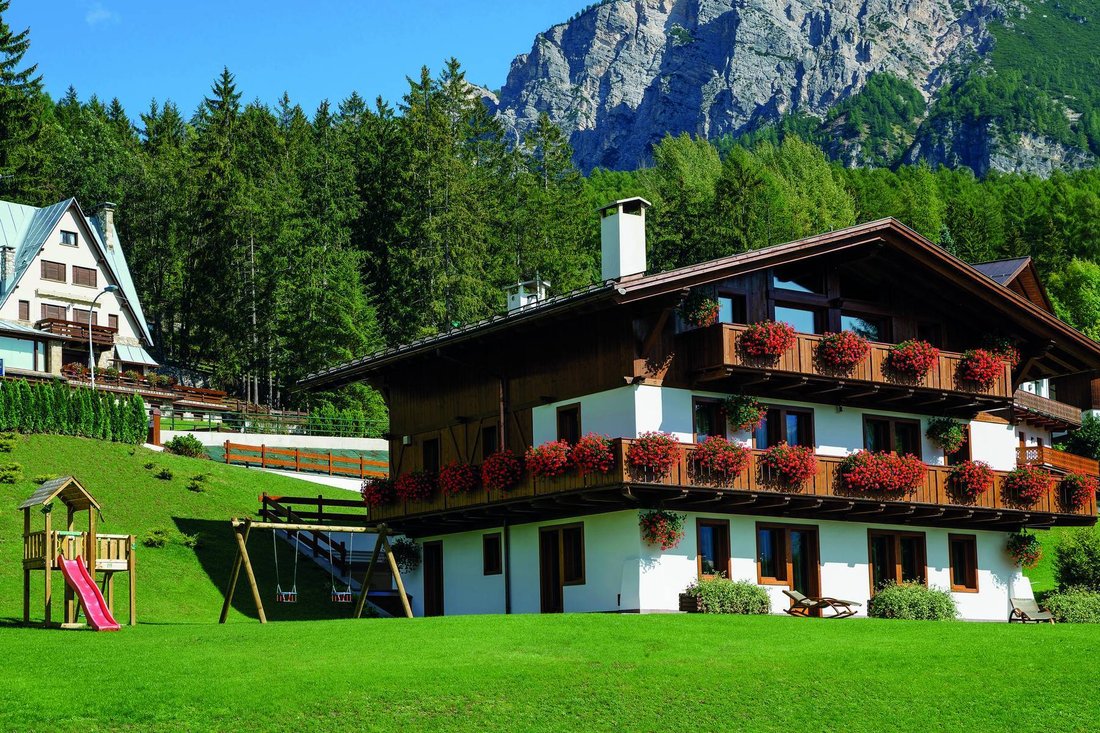 House in Cortina d'Ampezzo, Veneto, Italy 2 - 13137375