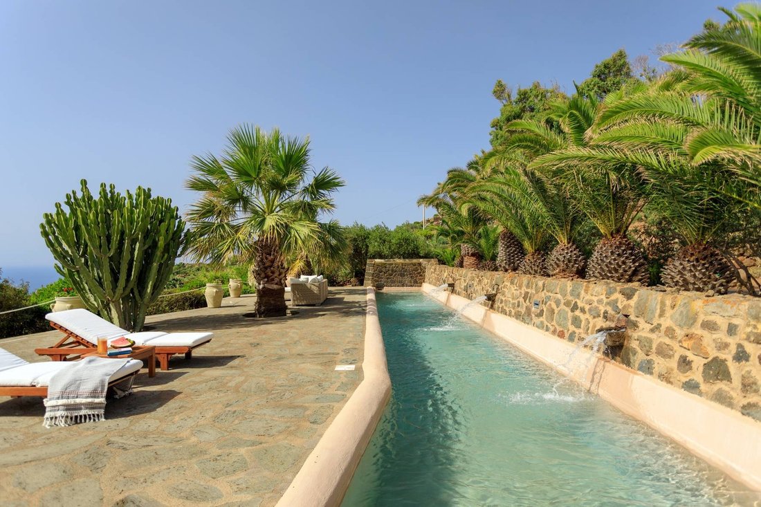 House in Pantelleria, Sicily, Italy 1 - 13137300