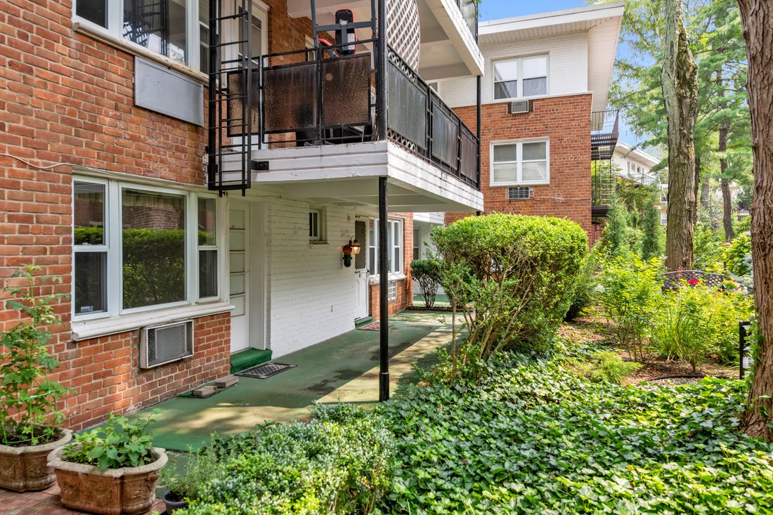 200 S. Middle Neck Road, Great Neck, Ny, In Great Neck, New York