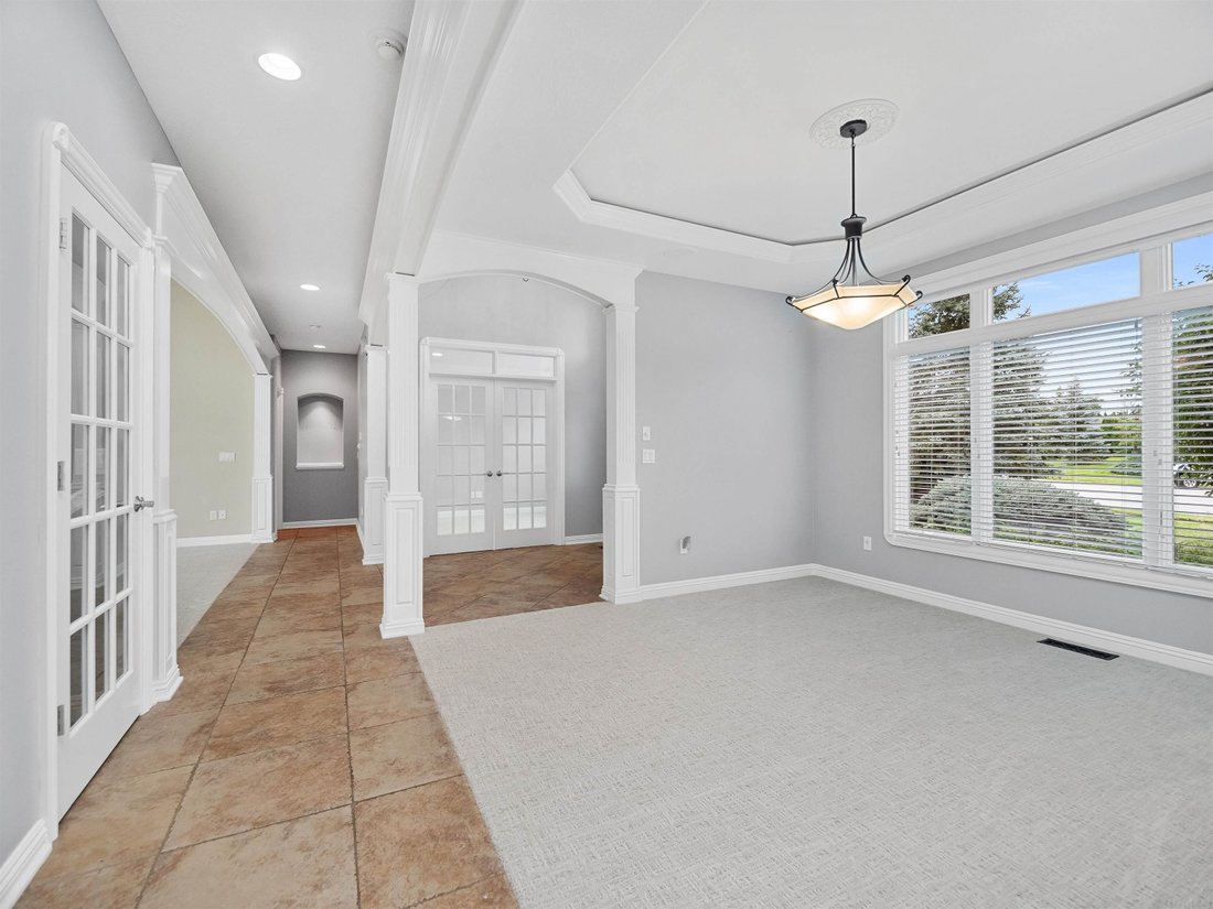 5 Bedrooms Single Family Detached In Huntertown, Indiana, United States