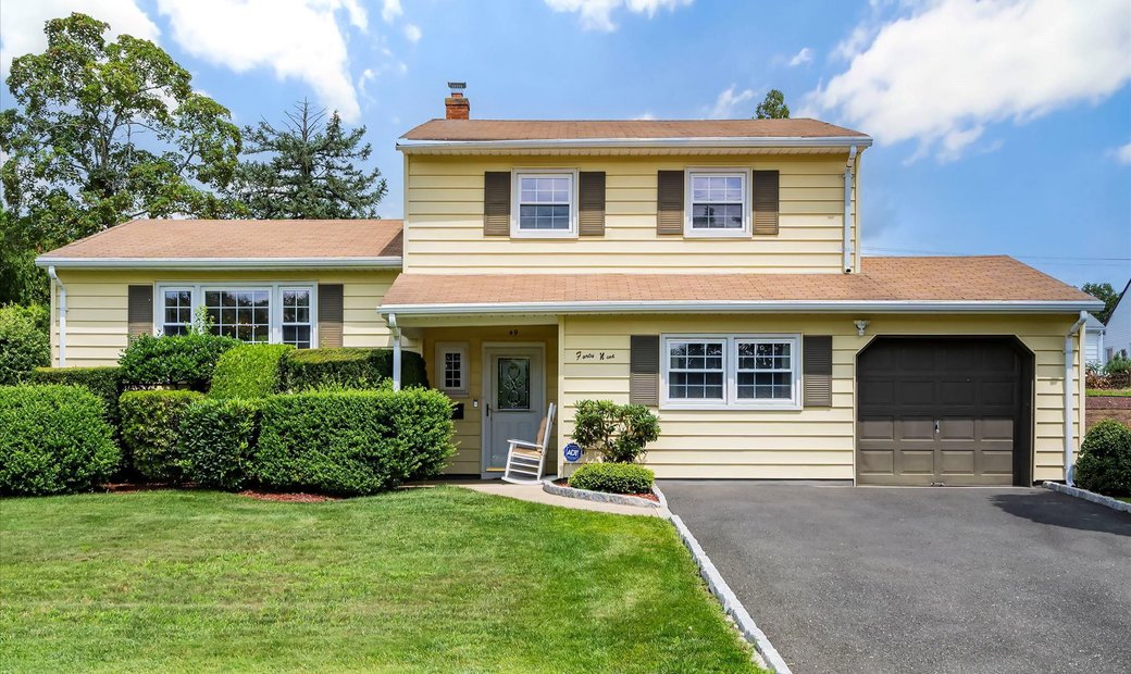 49 Fanwood Drive In Sayreville, New Jersey, United States For Sale