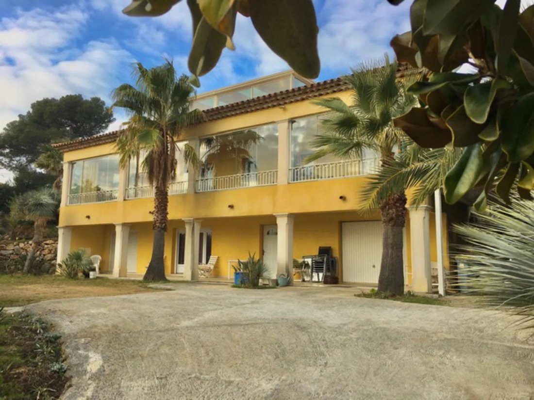 Fréjus House In Fréjus, Provence Alpes Côte D'azur, France For Sale