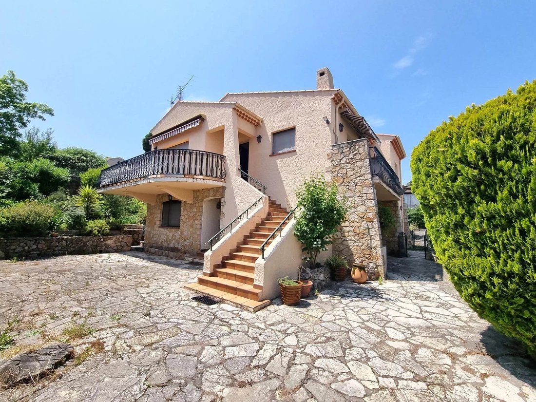 Fréjus House In Fréjus, Provence Alpes Côte D'azur, France For Sale