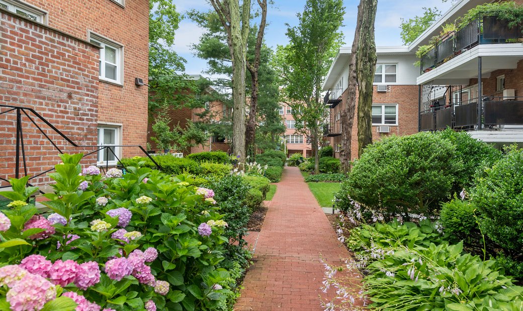 200 S Middle Neck Road, Great Neck, Ny, In Great Neck, New York, United