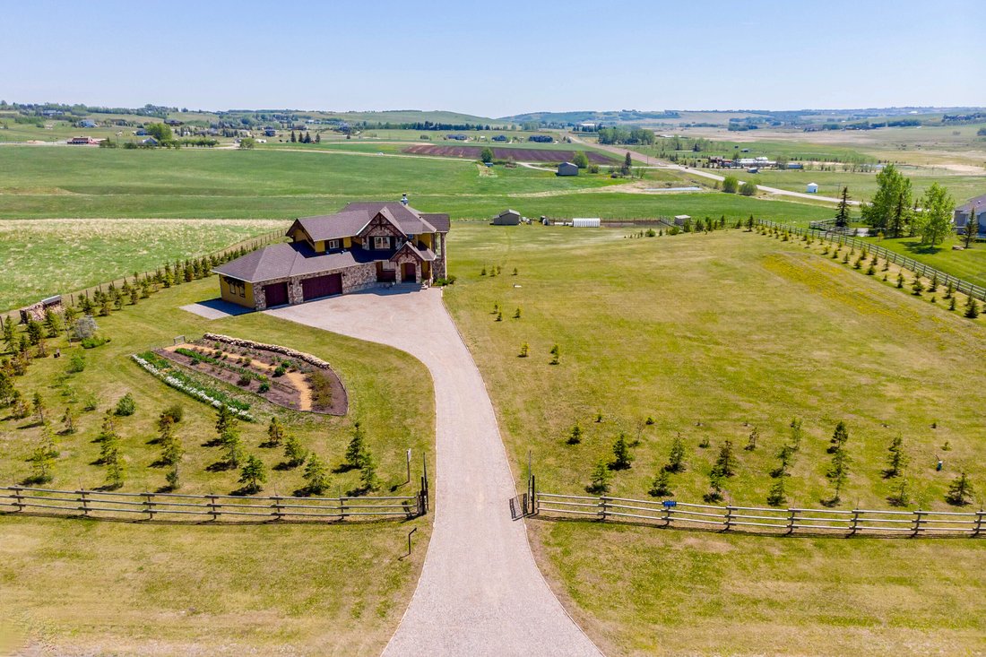 Extraordinary Country Living In Priddis, Alberta, Canada For Sale