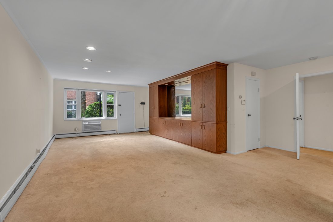 200 S Middle Neck Road, Great Neck, Ny, In Great Neck, New York, United