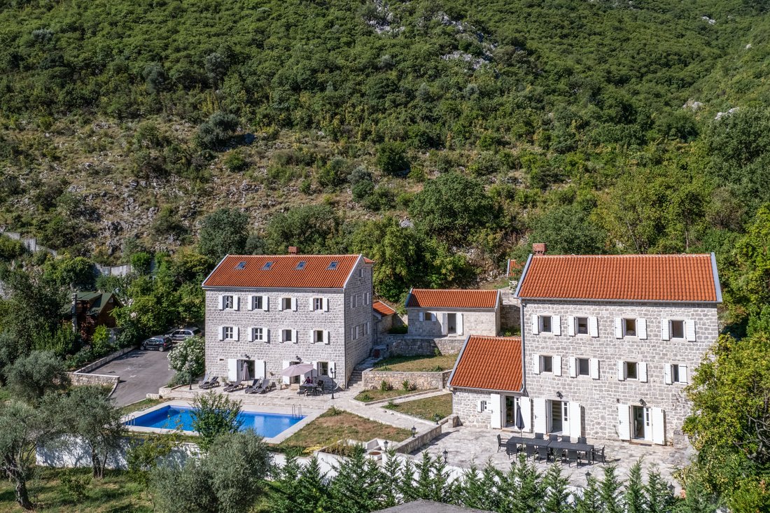 Villa in Prčanj, Kotor Municipality, Montenegro 1 - 13142612