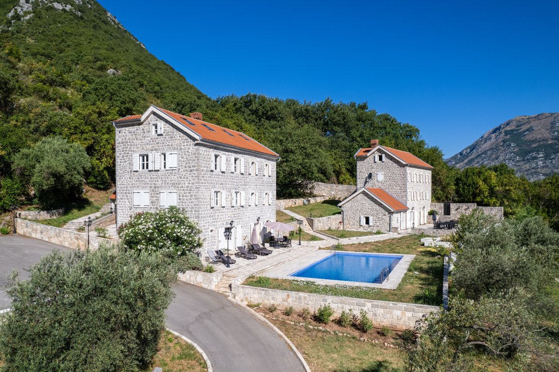 Villa in Prčanj, Kotor Municipality, Montenegro 2 - 13142612