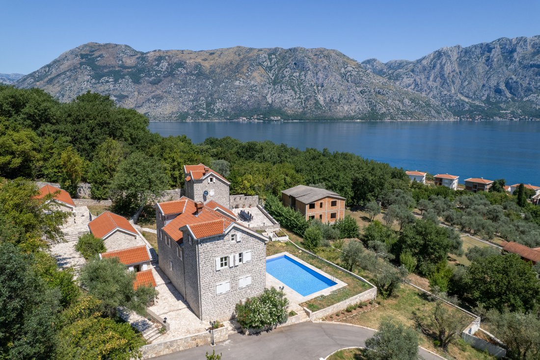 Villa in Prčanj, Kotor Municipality, Montenegro 3 - 13142612