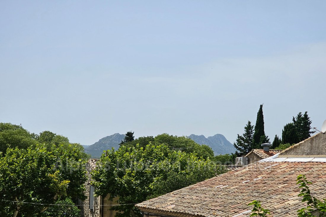 Vente Maison De Village 11 Pièce(s) In Eygalières, France For Sale