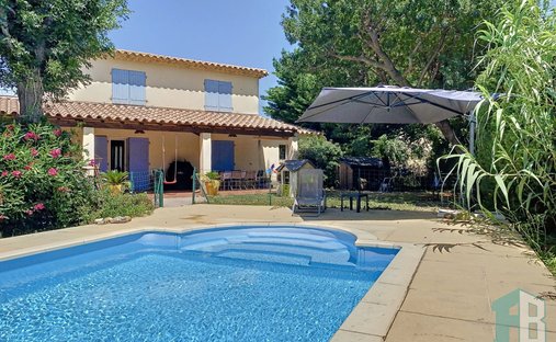 Villa in Nord et Ouest, Eyguières, France 1