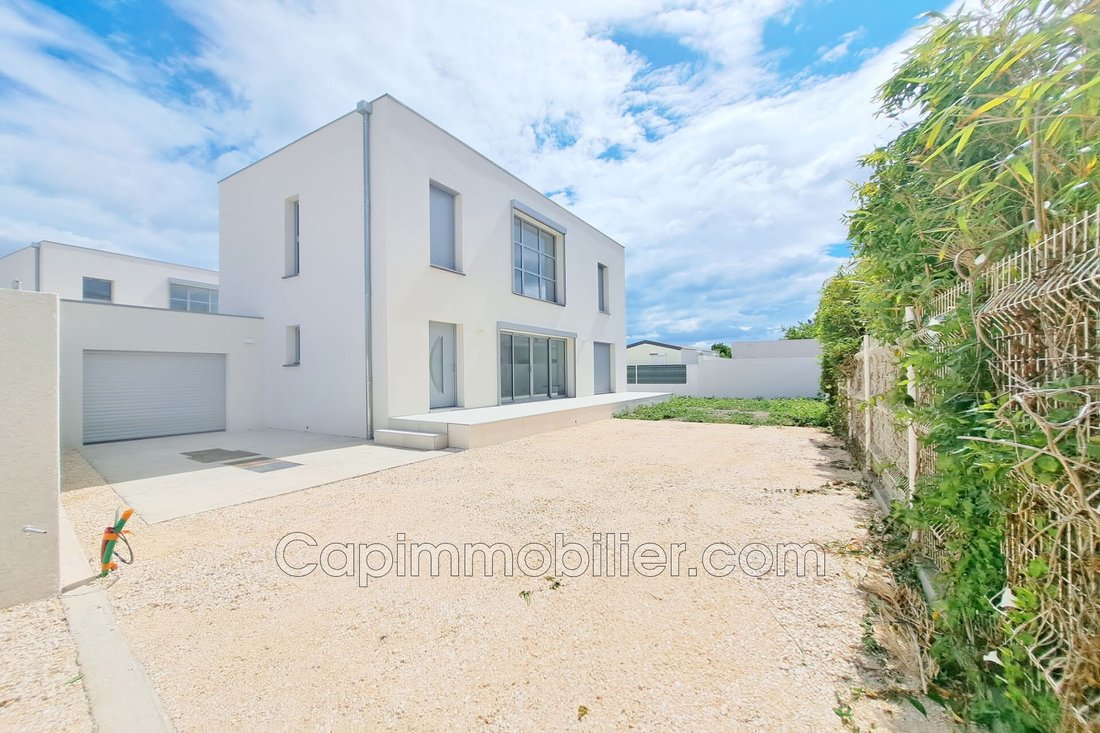 Vente Maison 5 Pièce(s) In Cap D'agde, Occitanie, France For Sale