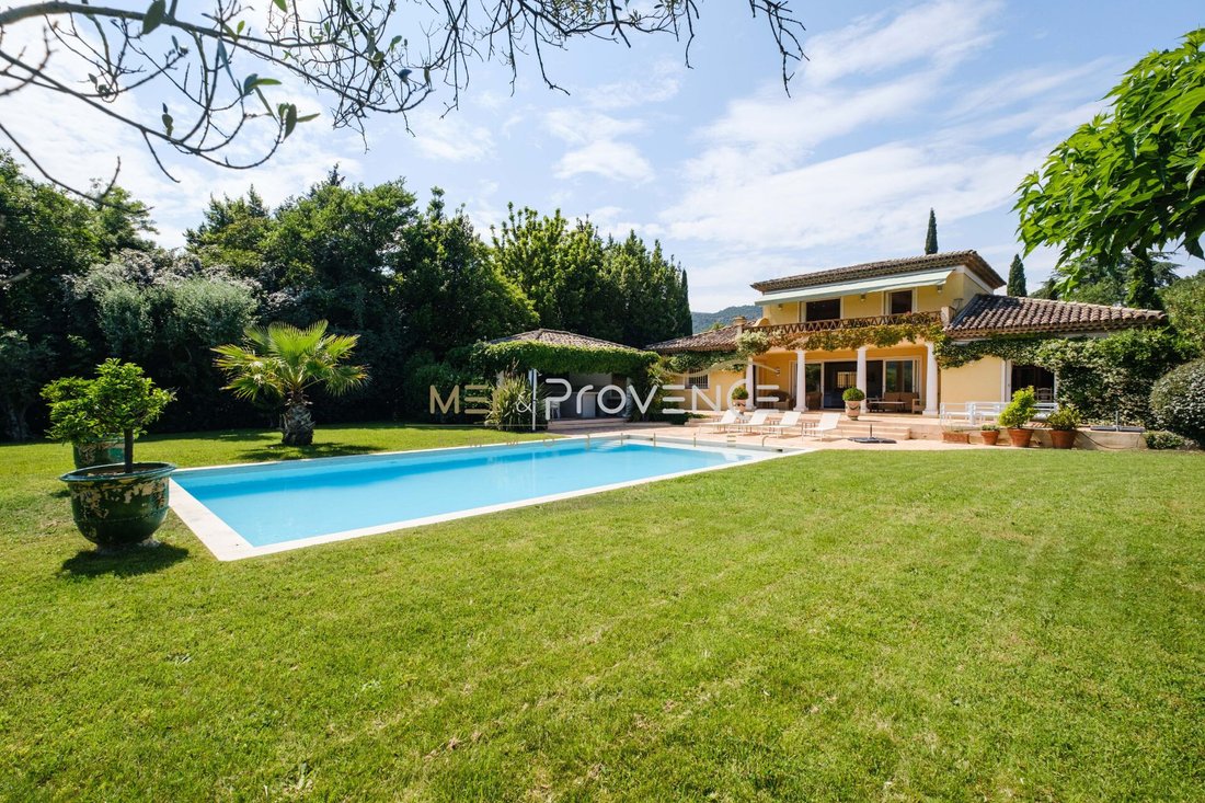 Vente Villa 8 Pièce(s) In Le Plan De La Tour, France For Sale (13143013)