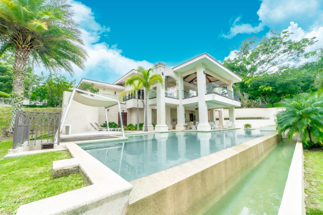 Villa in Garita District, Alajuela, Alajuela Province, Costa Rica 1 - 13143597
