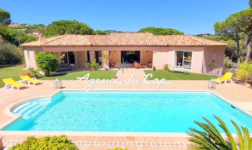 Villa In Sainte Maxime, Provence Alpes Côte D'azur, France For Sale