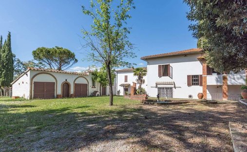 Villa in Asciano, Tuscany, Italy 1