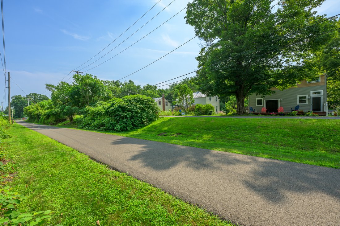 10 Railroad Avenue, Kinderhook, Ny 12106 In Kinderhook, New York