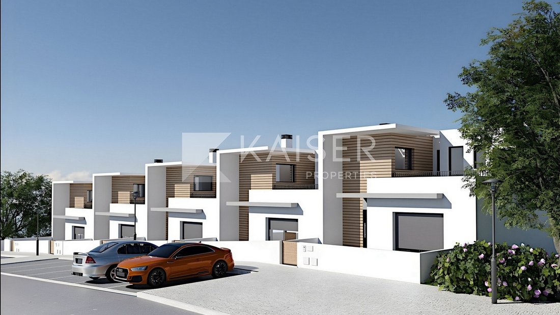 Armação De Pêra Townhouse House In Armação De Pêra, Portugal For Sale