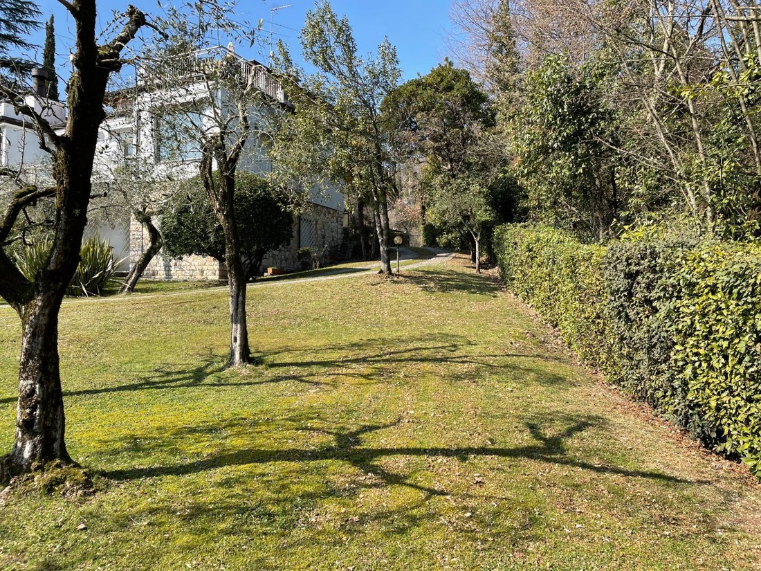 House in Gardone Riviera, Lombardy, Italy 2 - 13151098