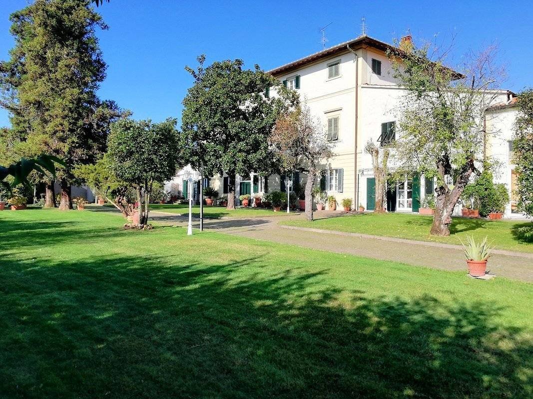 bella-villa-di-ampia-superficie-libera-su-tre-lati-in-pistoia-tuscany